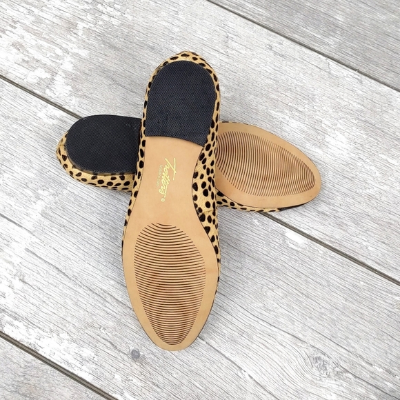 NEW-TROTTERS WM 6 & 7  CHEETAH PRINT LTHR CAP SHOE - Picture 10 of 10